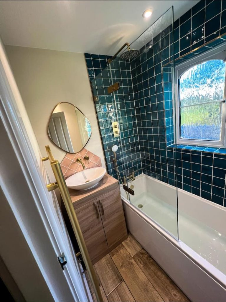 Emerald green bathroom wall tiles